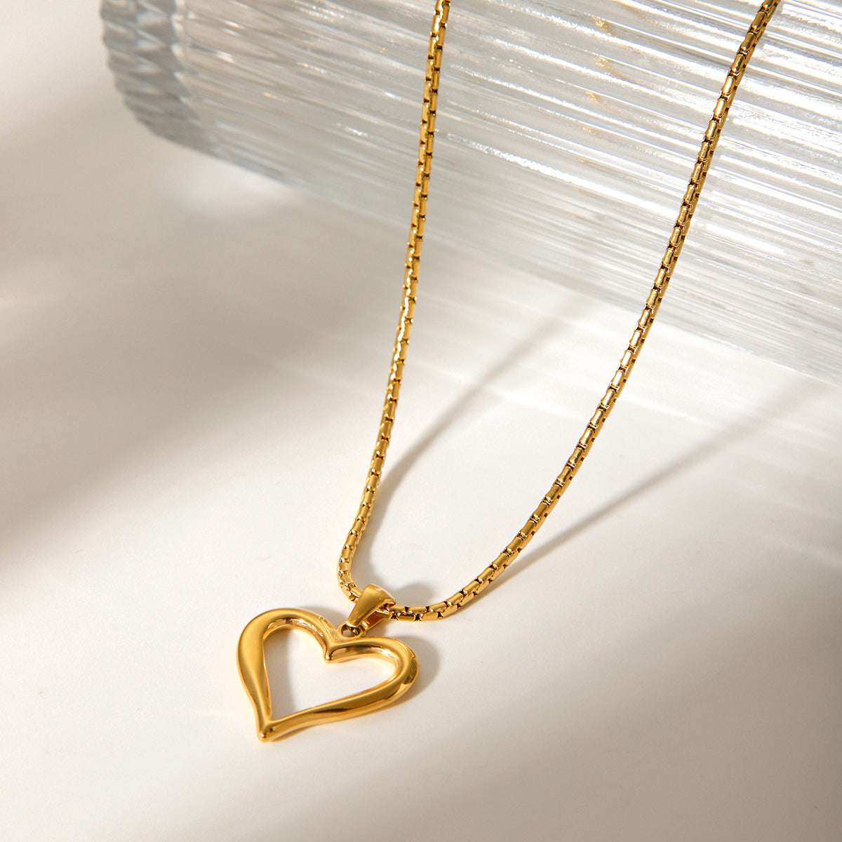 Hollow Heart Pendant Necklace – 18K Gold Plated Stainless Steel Minimalist Dainty Jewelry for Women