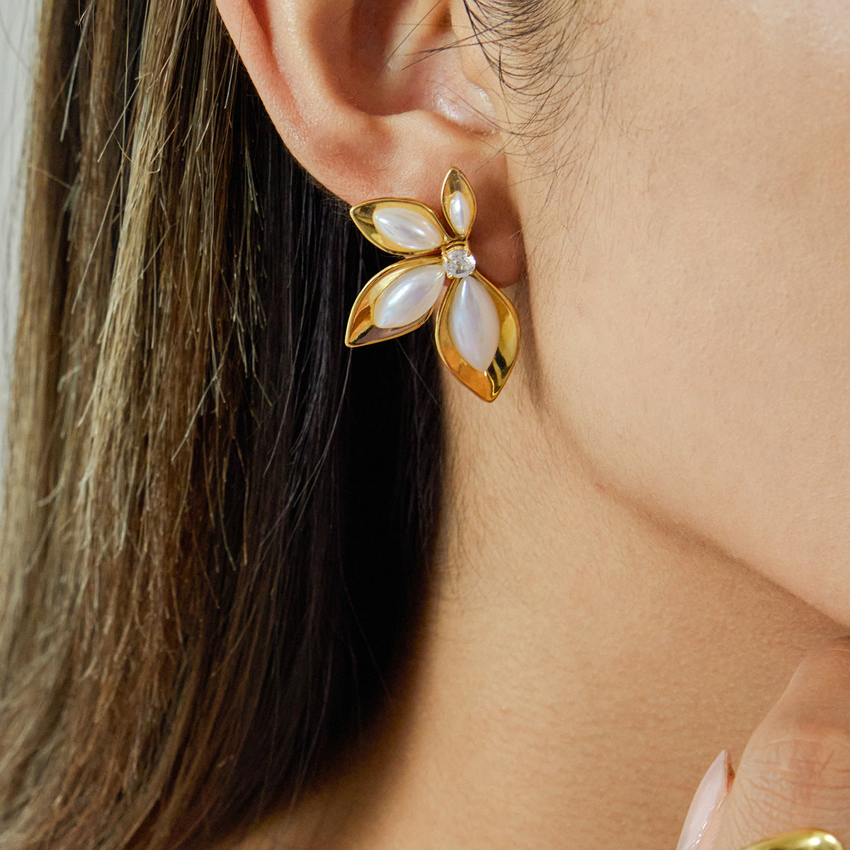 Maple Leaf Pearl & Zircon Stud Earrings – 18K Gold Plated Stainless Steel Elegant Jewelry for Women