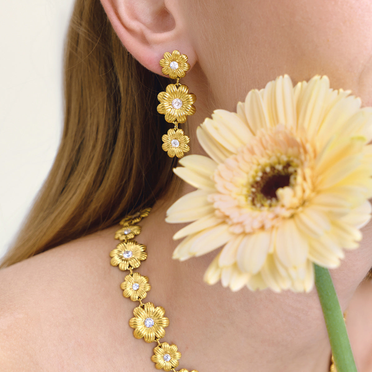White Zircon Daisy Stud Earrings – 18K Gold Plated Stainless Steel Statement Floral Jewelry for Women