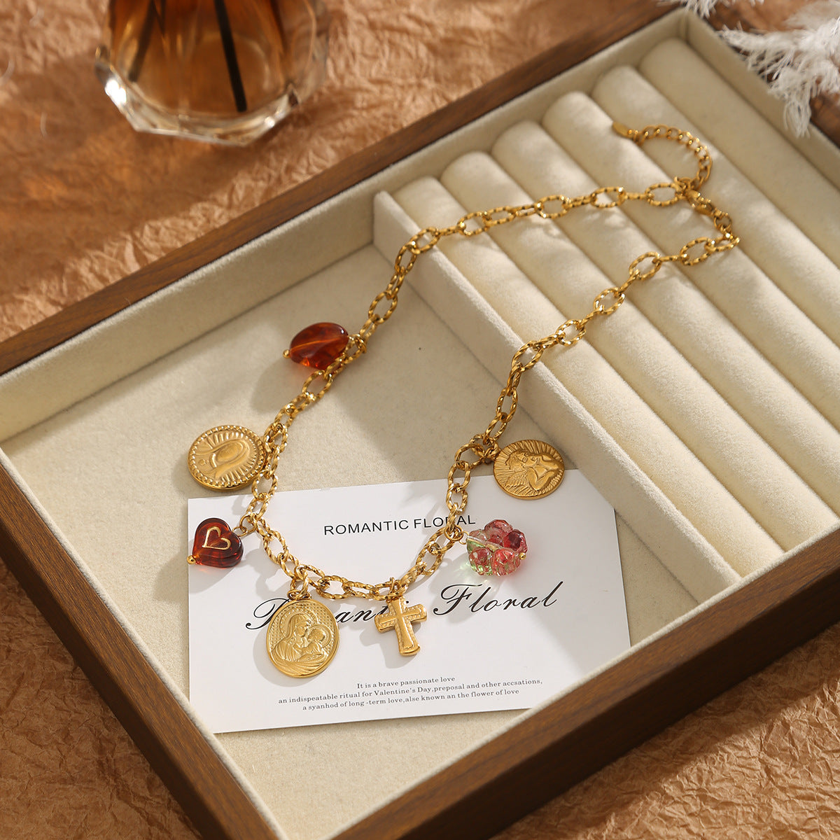 Vintage Gold Cross & Heart Pendant Necklace – Elegant Religious Charm Collarbone Chain for Women