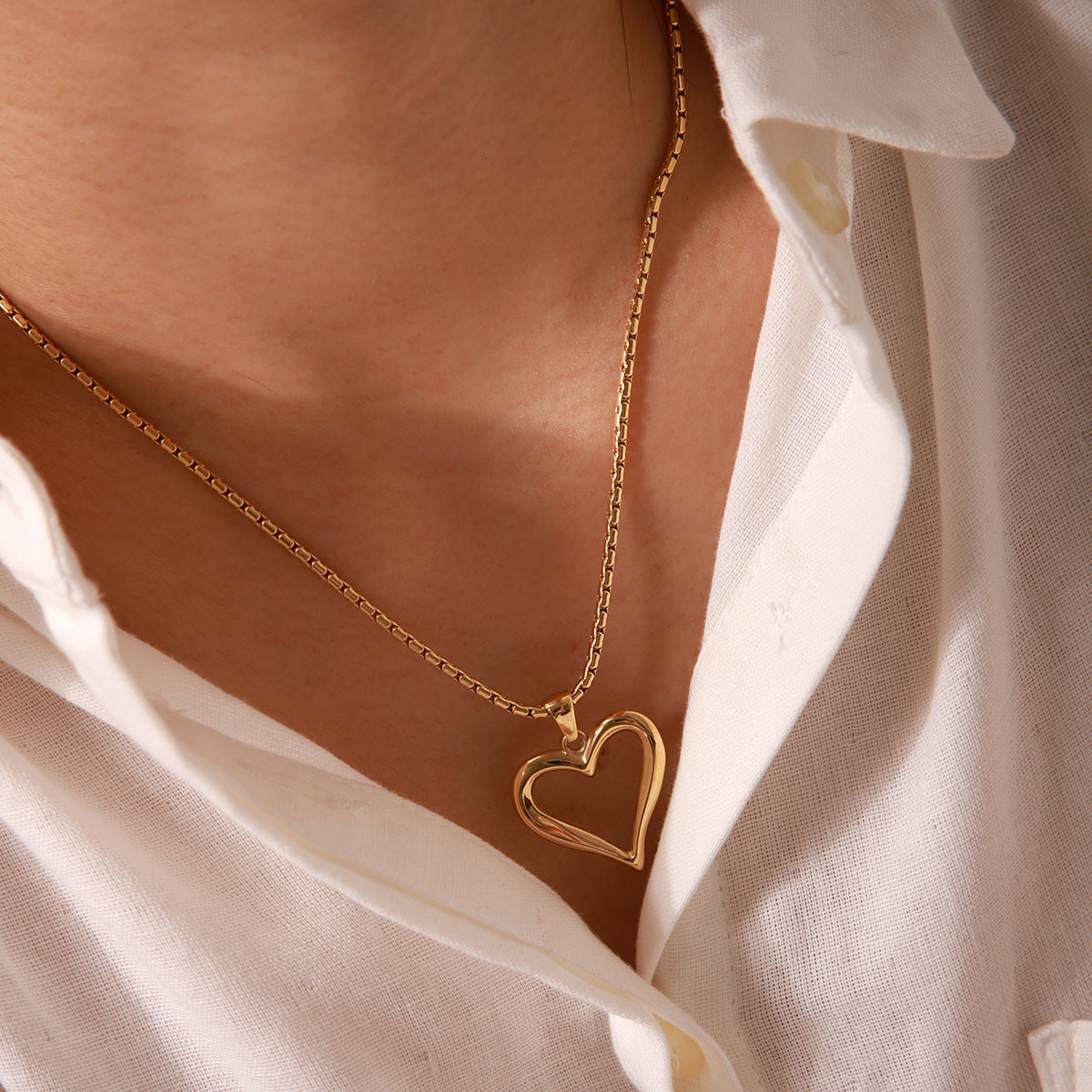 Hollow Heart Pendant Necklace – 18K Gold Plated Stainless Steel Minimalist Dainty Jewelry for Women