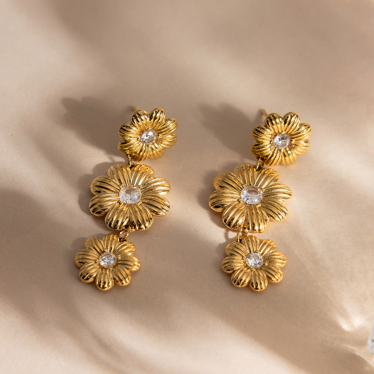 White Zircon Daisy Stud Earrings – 18K Gold Plated Stainless Steel Statement Floral Jewelry for Women