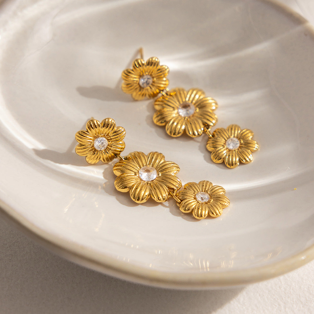 White Zircon Daisy Stud Earrings – 18K Gold Plated Stainless Steel Statement Floral Jewelry for Women